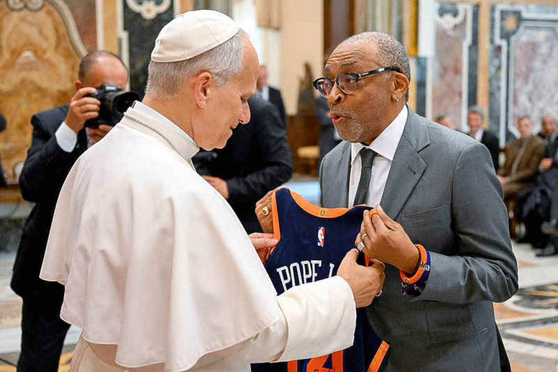 Pope hosts film stars at Vatican,  laments decline in movie-going